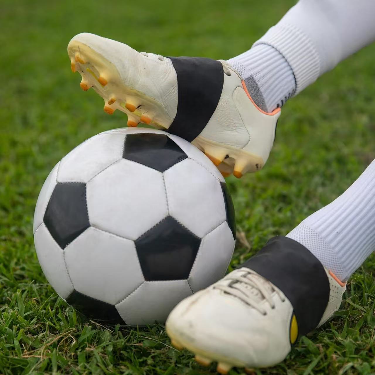 1 Paar Fußball-Schnürbänder, S – Silicone Sport Band Bewertung und Preis